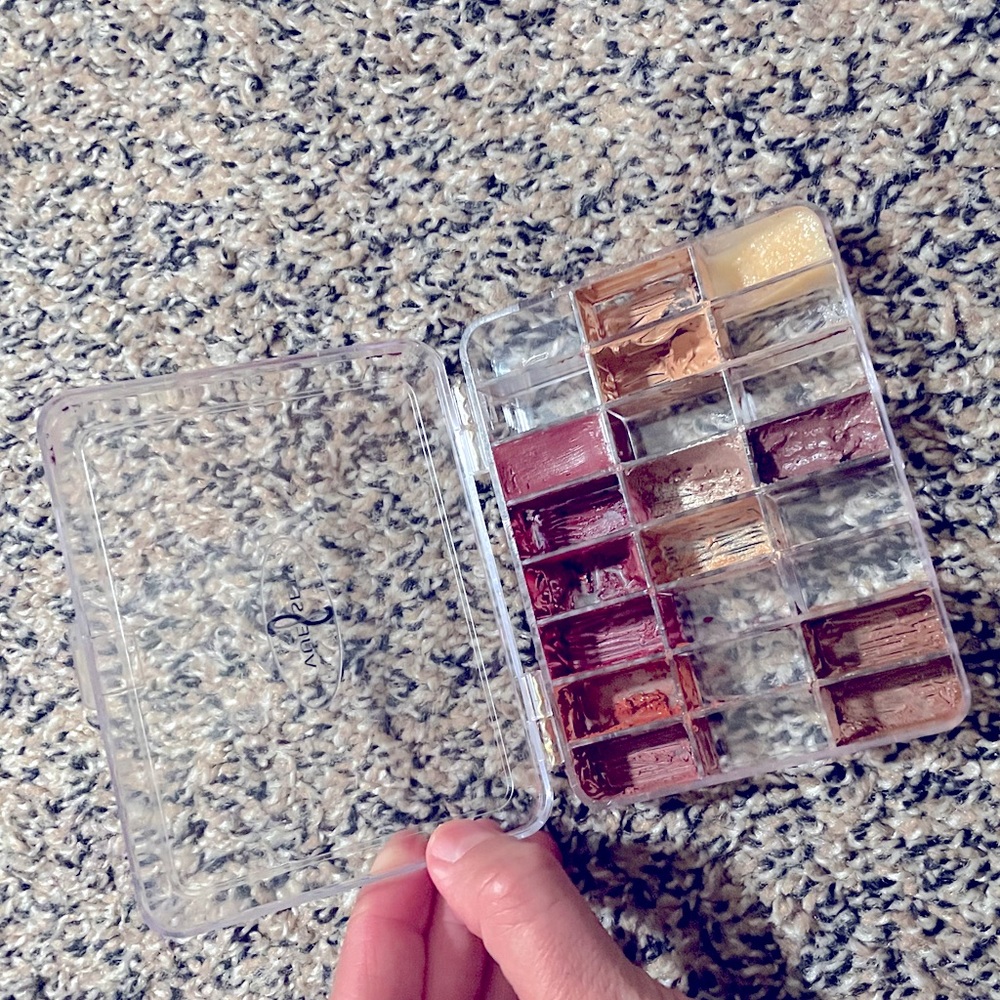Vueset Tahiti empty 24-pan palette